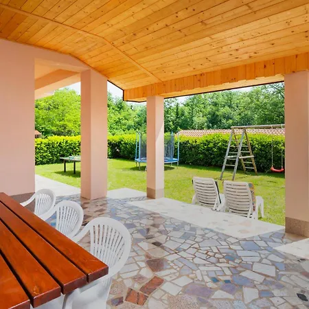 Awesome In Bresca Apartman